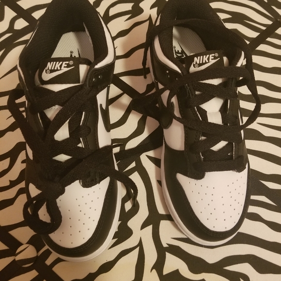 Brand new Nike Dunk Low Pandas Size 13c - Picture 5 of 10